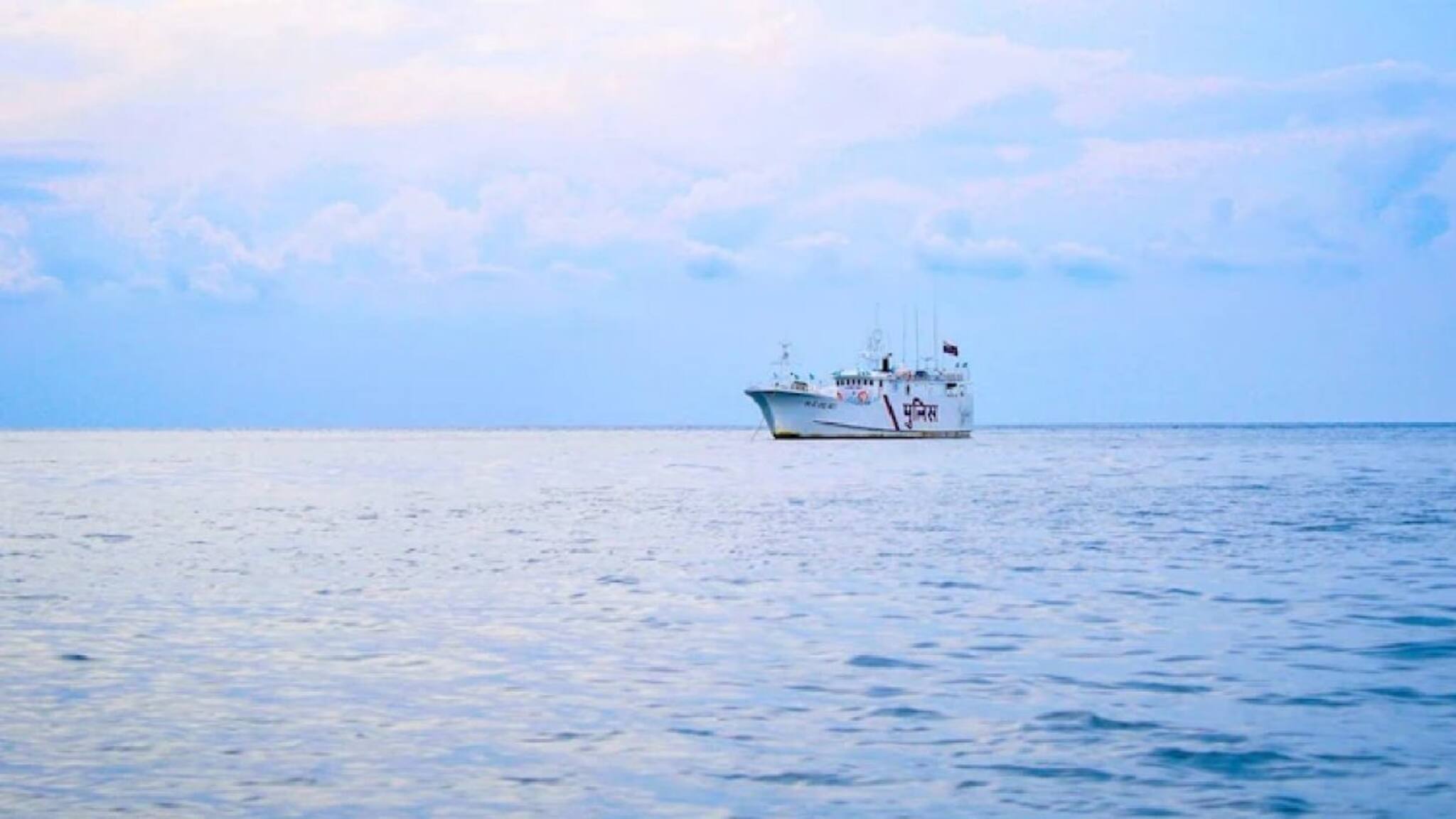 নামেই 'ভারত মহাসাগর'! ভারতের নিয়ন্ত্রণ কতটুকু? ইরানের যুদ্ধজাহাজ IRIS Dena ডুবতেই উঠছে প্রশ্ন!