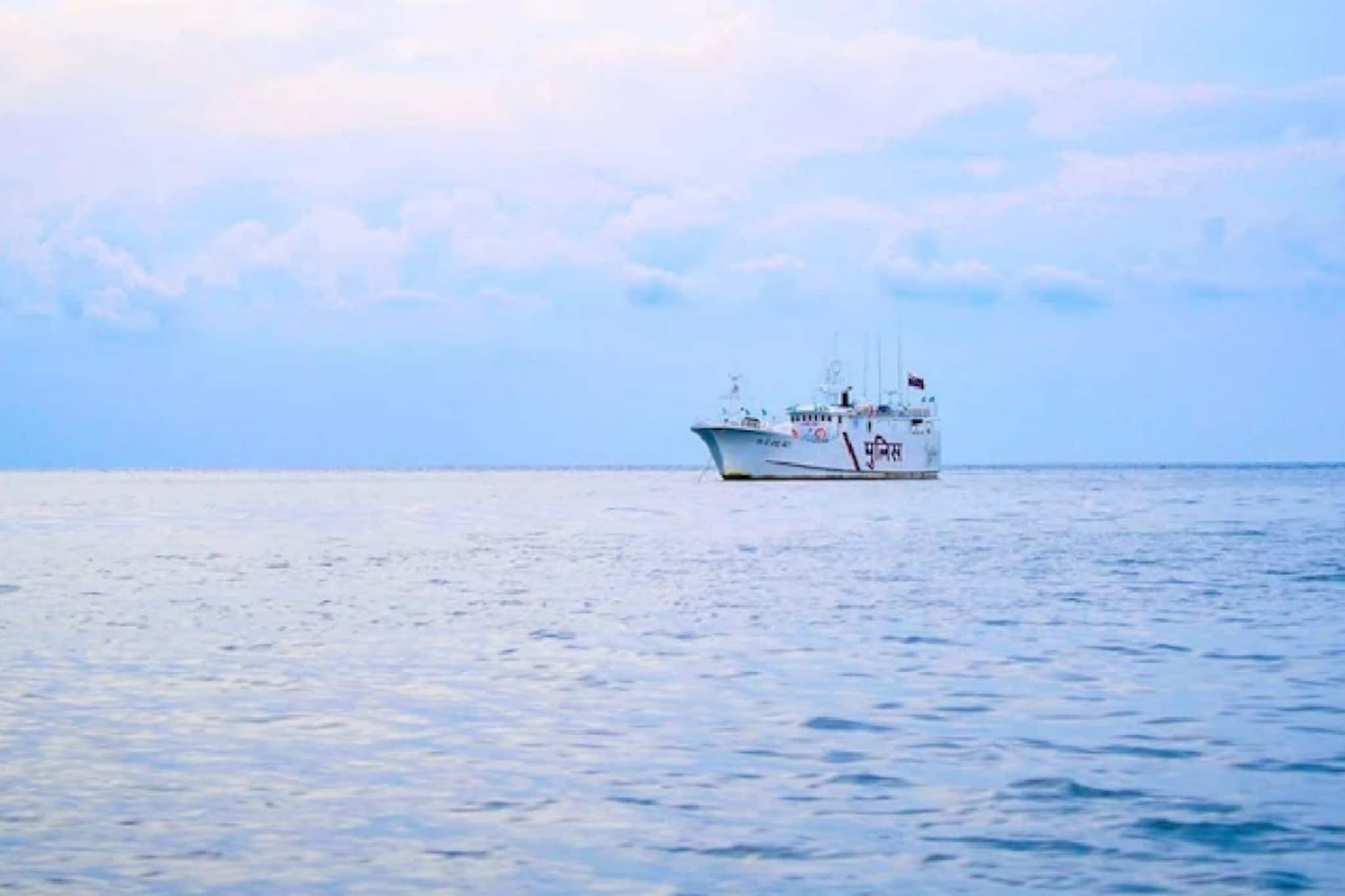 নামেই 'ভারত মহাসাগর'! ভারতের নিয়ন্ত্রণ কতটুকু? ইরানের যুদ্ধজাহাজ ডুবতেই উঠছে প্রশ্ন!