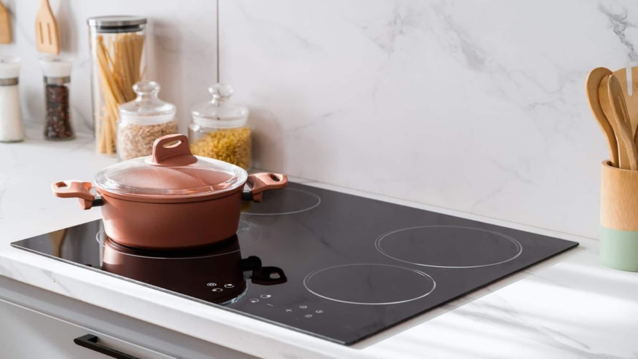 Induction Oven:  ইন্ডাকশনের বাসন ঠিক না হলে রান্নাও হবে না, বিল-ও উঠবে বেশি, বাসন কেনার আগে কোন ৬টা পয়েন্ট দেখে নেবেন? ঠকার আগে জেনে নিন