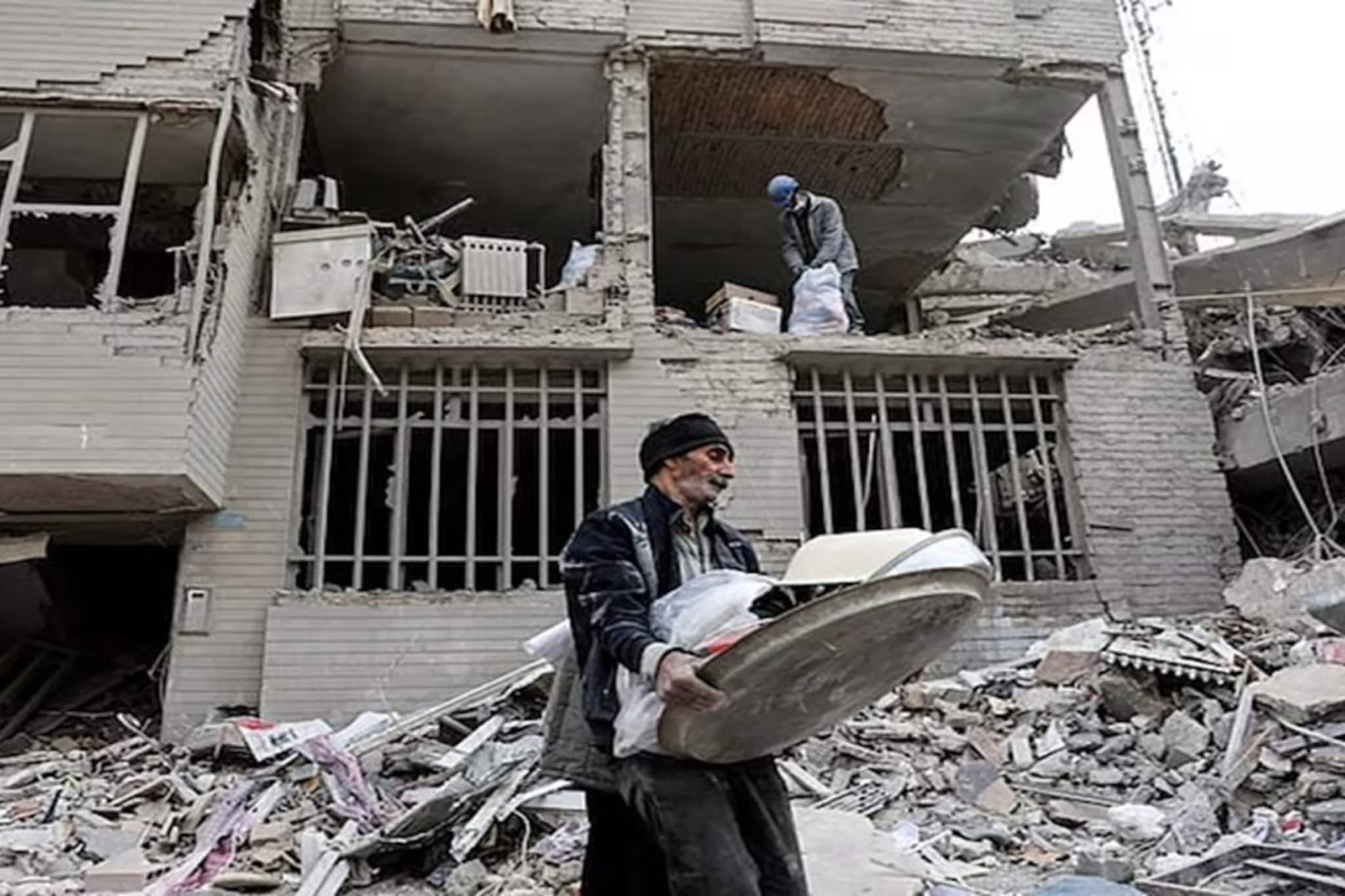 ইরানে ভয়ঙ্কর হামলা চালাল আমেরিকা-ইজরায়েল! তেহরানজুড়ে বিস্ফোরণের শব্দ, মৃত্যু বাড়ছে লাফিয়ে ইরানে ভয়ঙ্কর হামলা চালাল আমেরিকা-ইজরায়েল! তেহরানজুড়ে বিস্ফোরণের শব্দ, মৃত্যু বাড়ছে লাফিয়ে