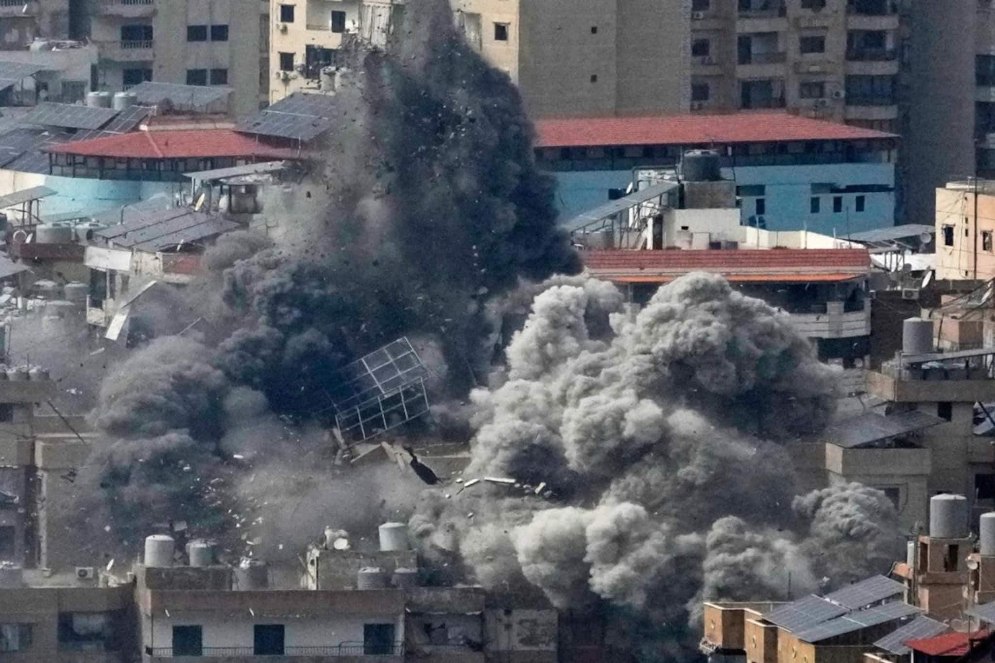 জ্বলছে আস্ত বিমান, পুড়ে ছাই সবকিছু! ইরানের প্রধান বিমানবন্দরে বড় হামলা আমেরিকা-ইজরায়েলের