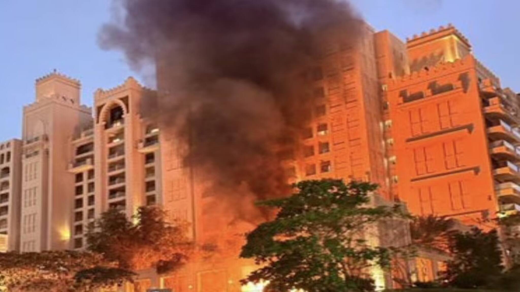 Iran Attacks Dubai: আজও বিস্ফোরণ! দুবাইয়ের ফাইভ স্টার হোটেল-পাম জুমেইরার মতো জায়গাকে কেন নিশানা করল ইরান! পিছনে আছে বড় কারণ! কী তা জানেন? শুনে চমকে উঠবেন