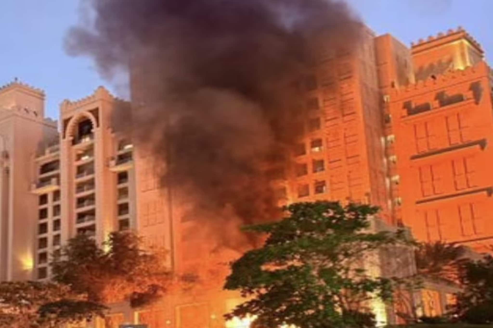 আজও বিস্ফোরণ! দুবাইয়ের ফাইভ স্টার হোটেল-পাম জুমেইরার মতো জায়গাকে কেন নিশানা করল ইরান! আজও বিস্ফোরণ! দুবাইয়ের ফাইভ স্টার হোটেল-পাম জুমেইরার মতো জায়গাকে কেন নিশানা করল ইরান!