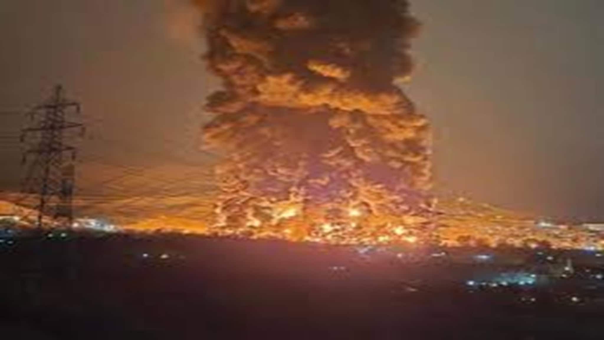 Iran Israel War: একটি লাল আলো, তারপরই আকাশে লাল মেঘ! রাত হয়ে গেল 'দিন'! তেহরানে এ কী বিস্ফোরণ করল ইজরায়েল! ভয়ঙ্কর ঘটনা ইরানে