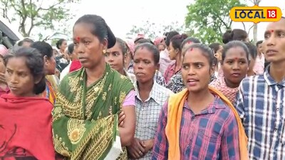 দুর্ঘটনার পর রাস্তায় স্থানীয়দের প্রতিবাদ