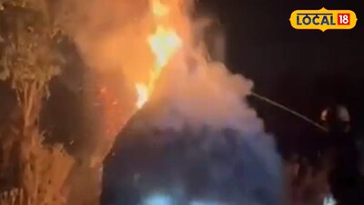 খড়ের গাদায় দাউদাউ করে জ্বলছে আগুন