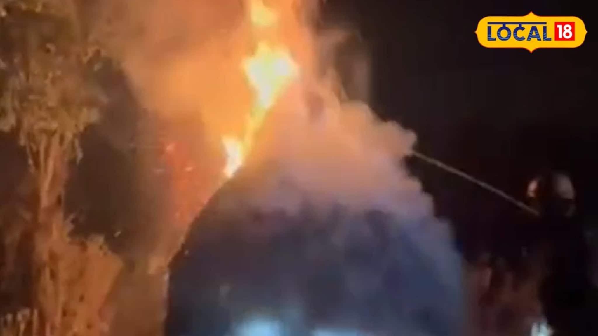 Jalpaiguri News: জনবসতি এলাকায় খড়ের গাদায় ভয়াবহ আগুন, রাতের অন্ধকারে মাটিয়ালিতে হুলস্থুল কাণ্ড! অল্পের জন্য রক্ষা