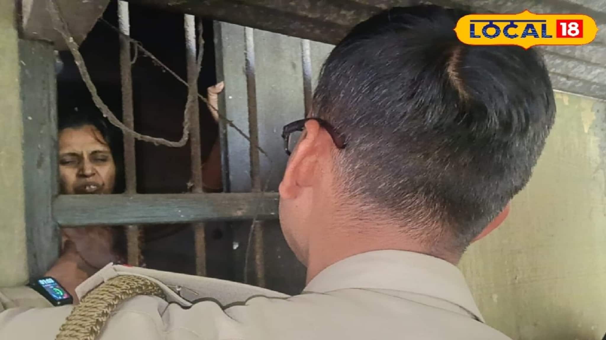 Jalpaiguri News: তিলে তিলে শেষ করছিলেন নিজেকে, কঙ্কালসার মহিলাকে দেখে আঁতকে উঠলেন পুলিশ কর্মীরাও! প্রতিবেশীদের তৎপরতায় নিশ্চিত মৃত্যুর হাত থেকে রক্ষা Jalpaiguri News: তিলে তিলে শেষ করছিলেন নিজেকে, কঙ্কালসার মহিলাকে দেখে আঁতকে উঠলেন পুলিশ কর্মীরাও! প্রতিবেশীদের তৎপরতায় নিশ্চিত মৃত্যুর হাত থেকে রক্ষা