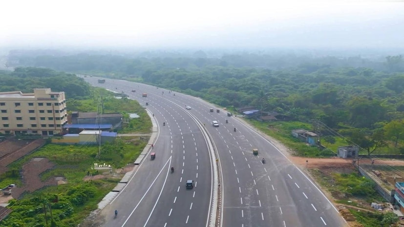 আজ, সোমবার মুখ্যমন্ত্রী মমতা বন্দ্যোপাধ্যায়ের হাত ধরে উদ্বোধন হতে চলেছে কলকাতার সঙ্গে কল্যাণীর সংযোগকারী ৪৫ কিমি দীর্ঘ সুপার হাইওয়ে - কল্যানী এক্সপ্রেসওয়ে। সঙ্গে উদ্বোধন হচ্ছে নিমতায় বেলঘরিয়া এক্সপ্রেসওয়ে থেকে কল্যানী এক্সপ্রেসওয়েগামী ৩ লেনের ১.৫ কিমি দীর্ঘ ফ্লাইওভার। আজ, সোমবার মুখ্যমন্ত্রী মমতা বন্দ্যোপাধ্যায়ের হাত ধরে উদ্বোধন হতে চলেছে কলকাতার সঙ্গে কল্যাণীর সংযোগকারী ৪৫ কিমি দীর্ঘ সুপার হাইওয়ে - কল্যানী এক্সপ্রেসওয়ে। সঙ্গে উদ্বোধন হচ্ছে নিমতায় বেলঘরিয়া এক্সপ্রেসওয়ে থেকে কল্যানী এক্সপ্রেসওয়েগামী ৩ লেনের ১.৫ কিমি দীর্ঘ ফ্লাইওভার।