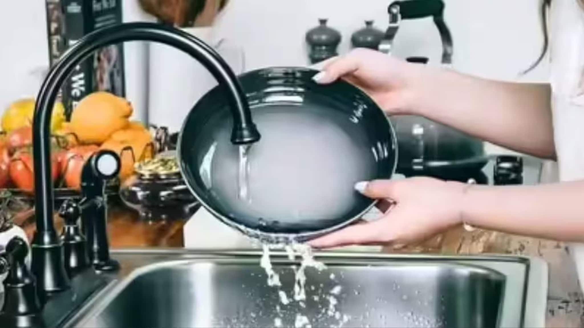 Kitchen Hacks: রান্না করতে তো ভালই লাগে, বাসন মাজাতেই বিরক্তি! তবে আমাদের কাছে রয়েছে ছোট্ট টিপস