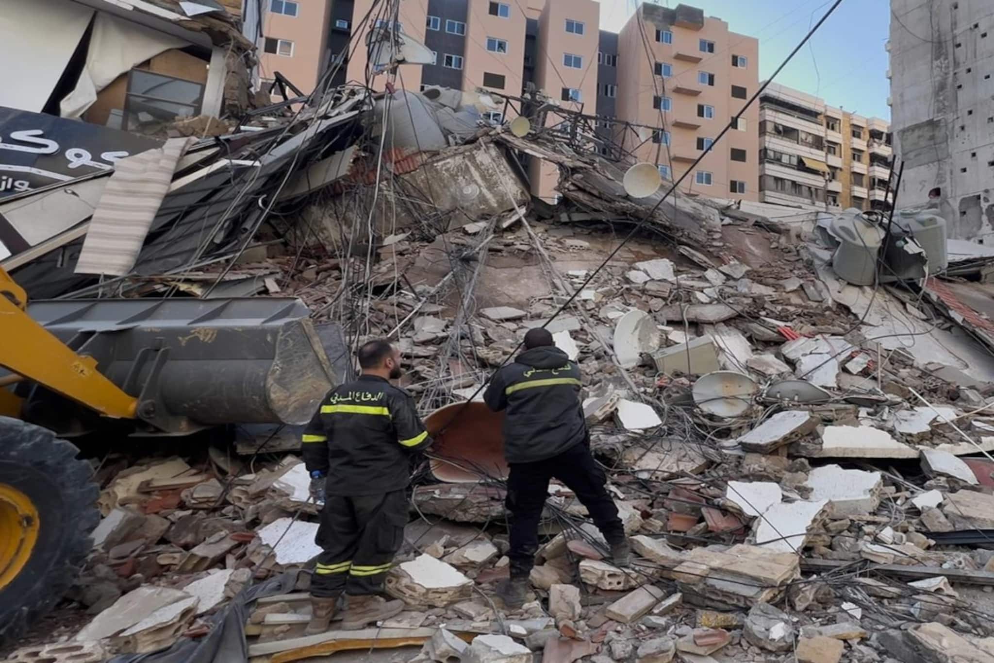 যুদ্ধ হচ্ছে ইরানের সঙ্গে, কিন্তু কোন দেশের হাজারের বেশি মানুষের মৃত্যু হল ইজরায়েলের হামলায় জানেন? যুদ্ধ হচ্ছে ইরানের সঙ্গে, কিন্তু কোন দেশের হাজারের বেশি মানুষের মৃত্যু হল ইজরায়েলের হামলায় জানেন?