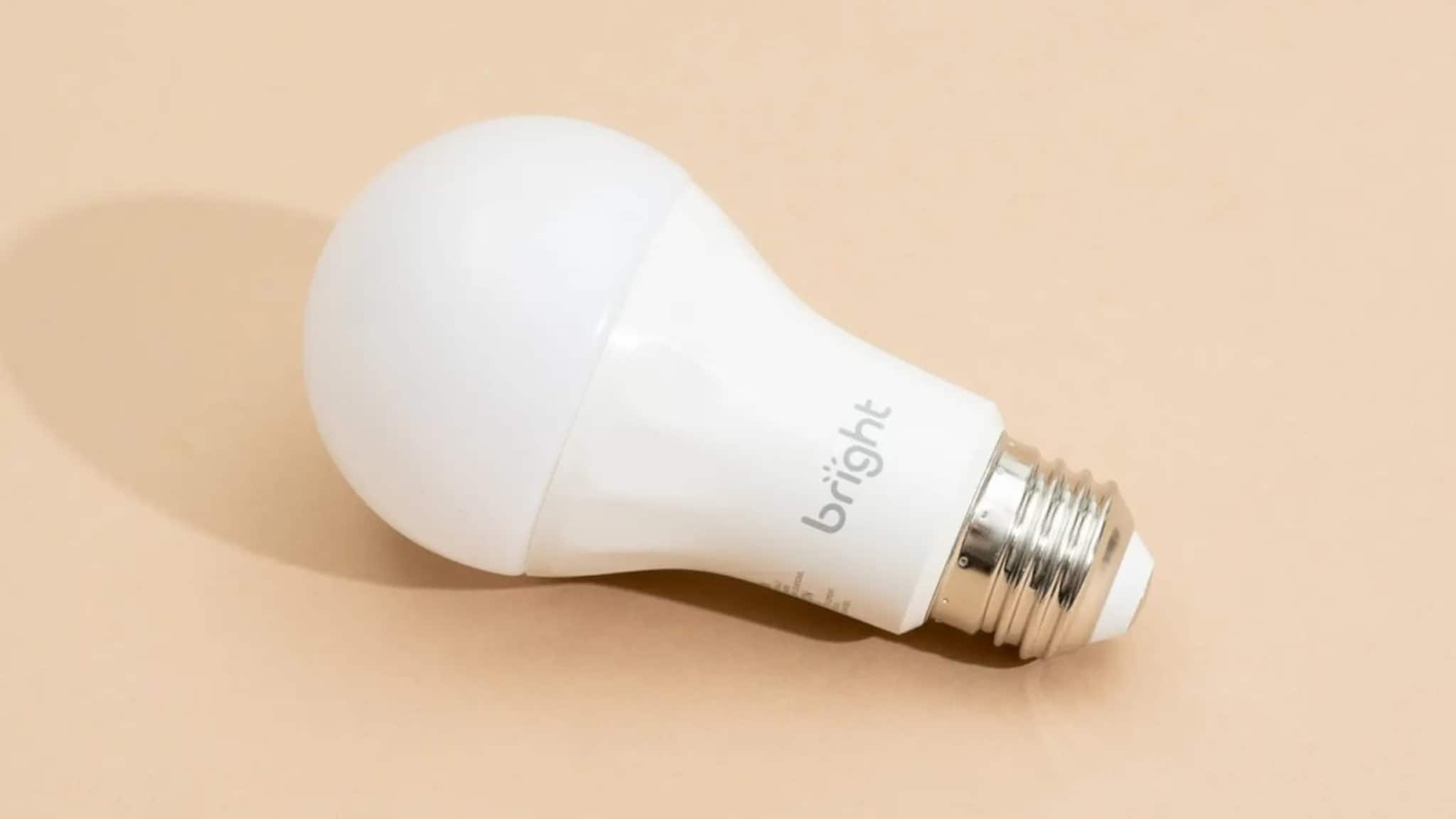 LED Blub: সুইচ বন্ধ করার পরেও LED বাল্ব জ্বলে কেন? ভুতুড়ে কাণ্ড নাকি যান্ত্রিক ত্রুটি! কারণটা জানলে আপনিও চমকে উঠতে পারেন