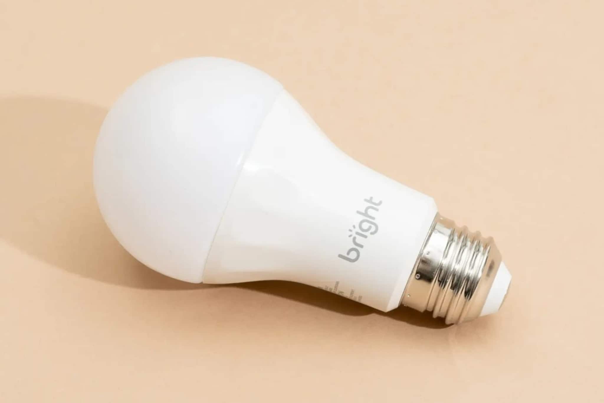 সুইচ বন্ধ করার পরেও LED বাল্ব জ্বলে কেন? কারণটা জানলে আপনিও চমকে উঠতে পারেন