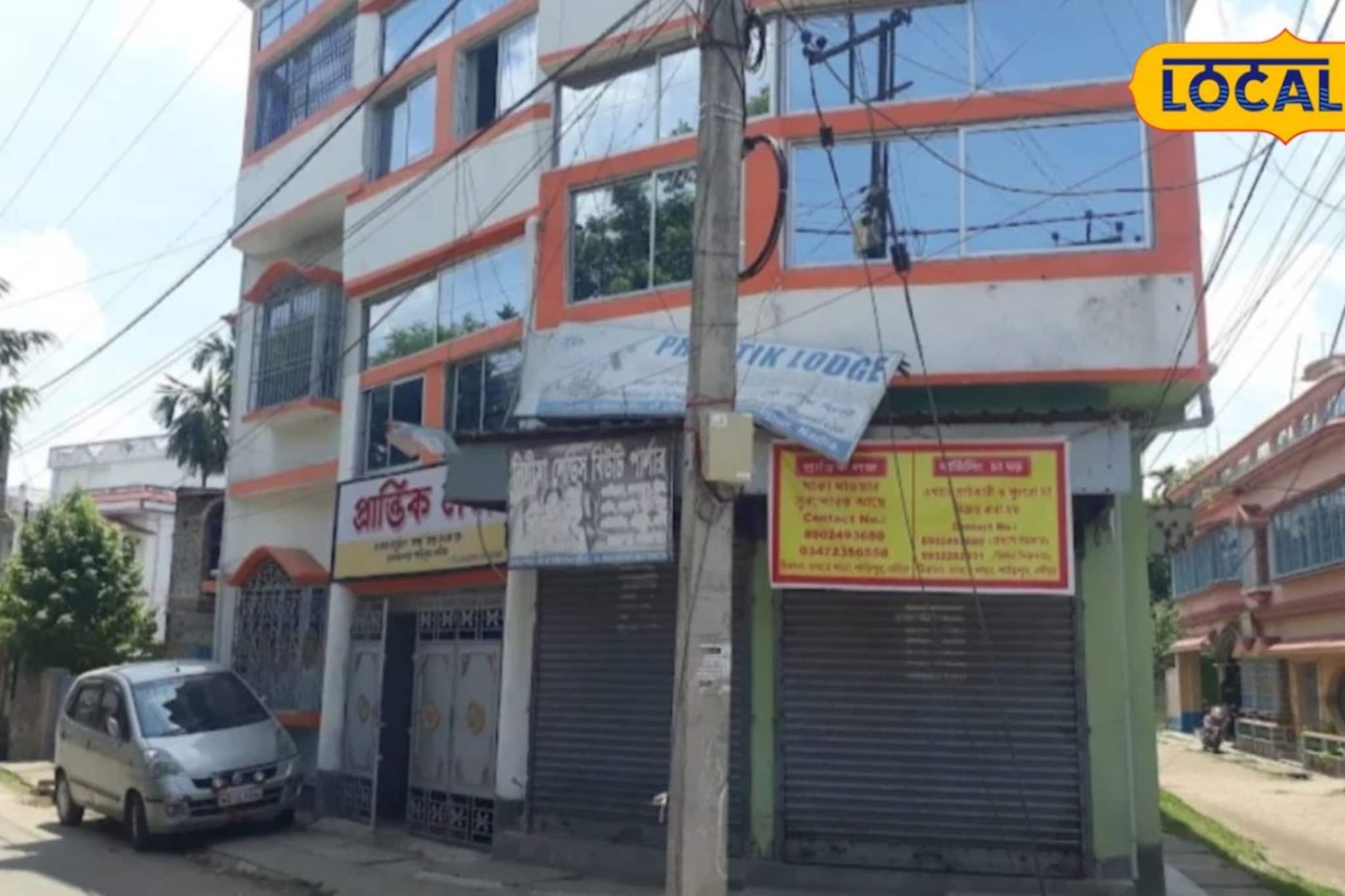 দিন-রাত লজের আড়ালে রমরমিয়ে চলছিল নোংরামি! হাতেনাতে পাকড়াও, তারপর যা হল... দিন-রাত লজের আড়ালে রমরমিয়ে চলছিল নোংরামি! হাতেনাতে পাকড়াও, তারপর যা হল...