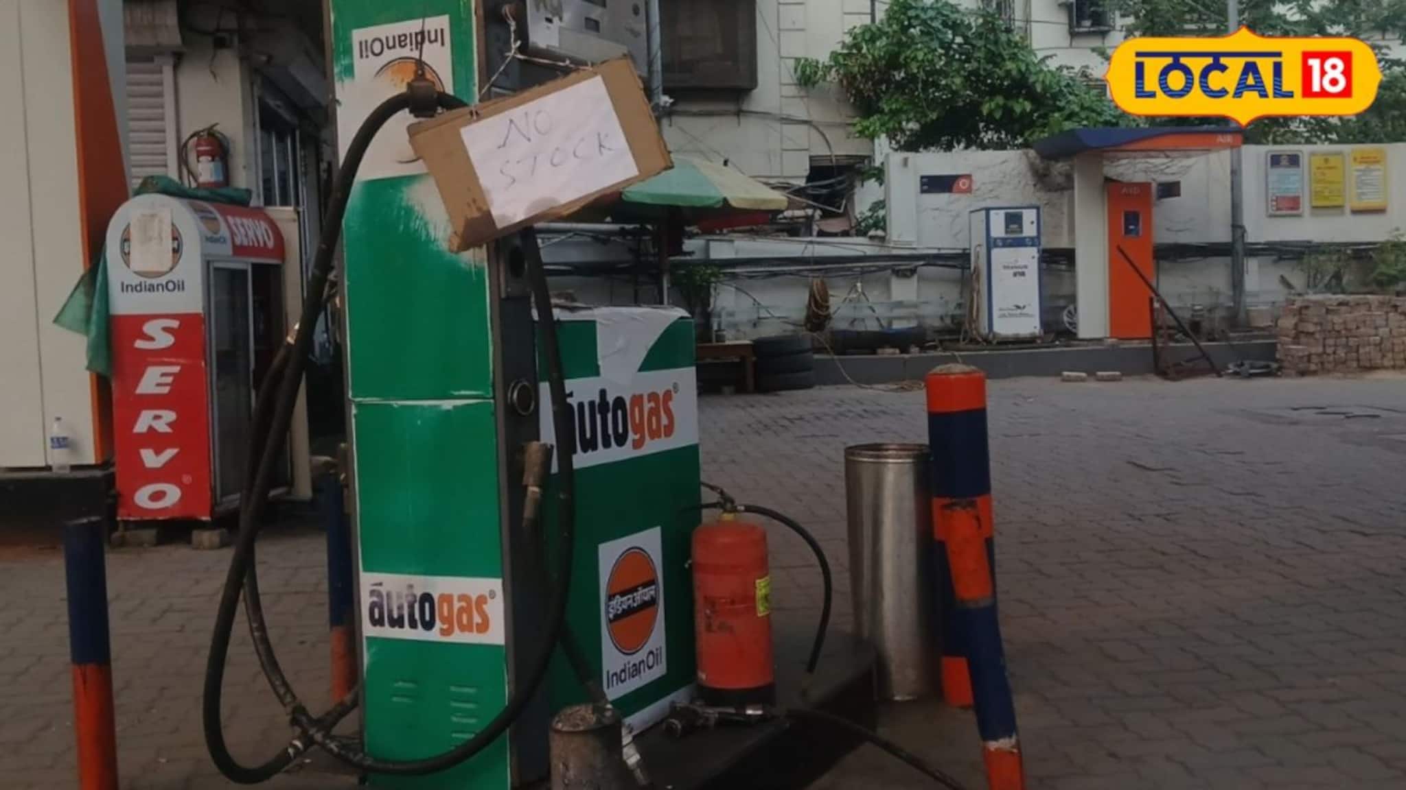 LPG Crisis: হাওড়ার গ্যাস পাম্পে হাহাকার! ভোররাত থেকে অটোর লম্বা লাইন, সামলাতে হিমশিম পুলিশ