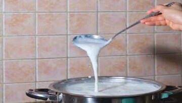 সকালে ফুটিয়ে রাখা দুধ বিকেলেই টক হয়ে যাচ্ছে? ফোটানোর সময় মেশান এই সাদা গুঁড়ো! অনেকক্ষণ তাজা থাকবে 