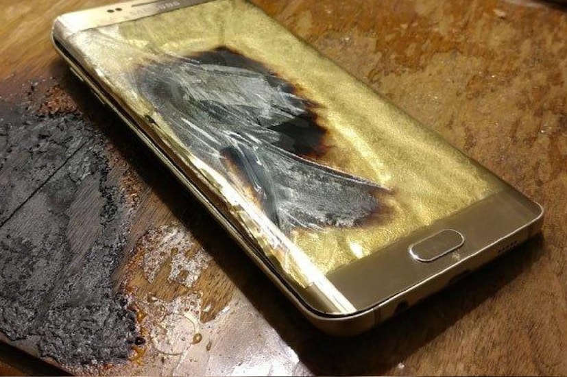 ব্যাটারি ফুলে যাওয়া ও বিস্ফোরণ: ফোনের ব্যাটারি একটি নির্দিষ্ট সময়ের পর নষ্ট হয়ে যায় এবং খারাপ ব্যাটারি ফুলে ওঠে। ফুলে যাওয়া ব্যাটারি ফেটে যাওয়ার সম্ভাবনা অনেক বেশি থাকে। ব্যাটারি ফুলে যাওয়া ও বিস্ফোরণ: ফোনের ব্যাটারি একটি নির্দিষ্ট সময়ের পর নষ্ট হয়ে যায় এবং খারাপ ব্যাটারি ফুলে ওঠে। ফুলে যাওয়া ব্যাটারি ফেটে যাওয়ার সম্ভাবনা অনেক বেশি থাকে।