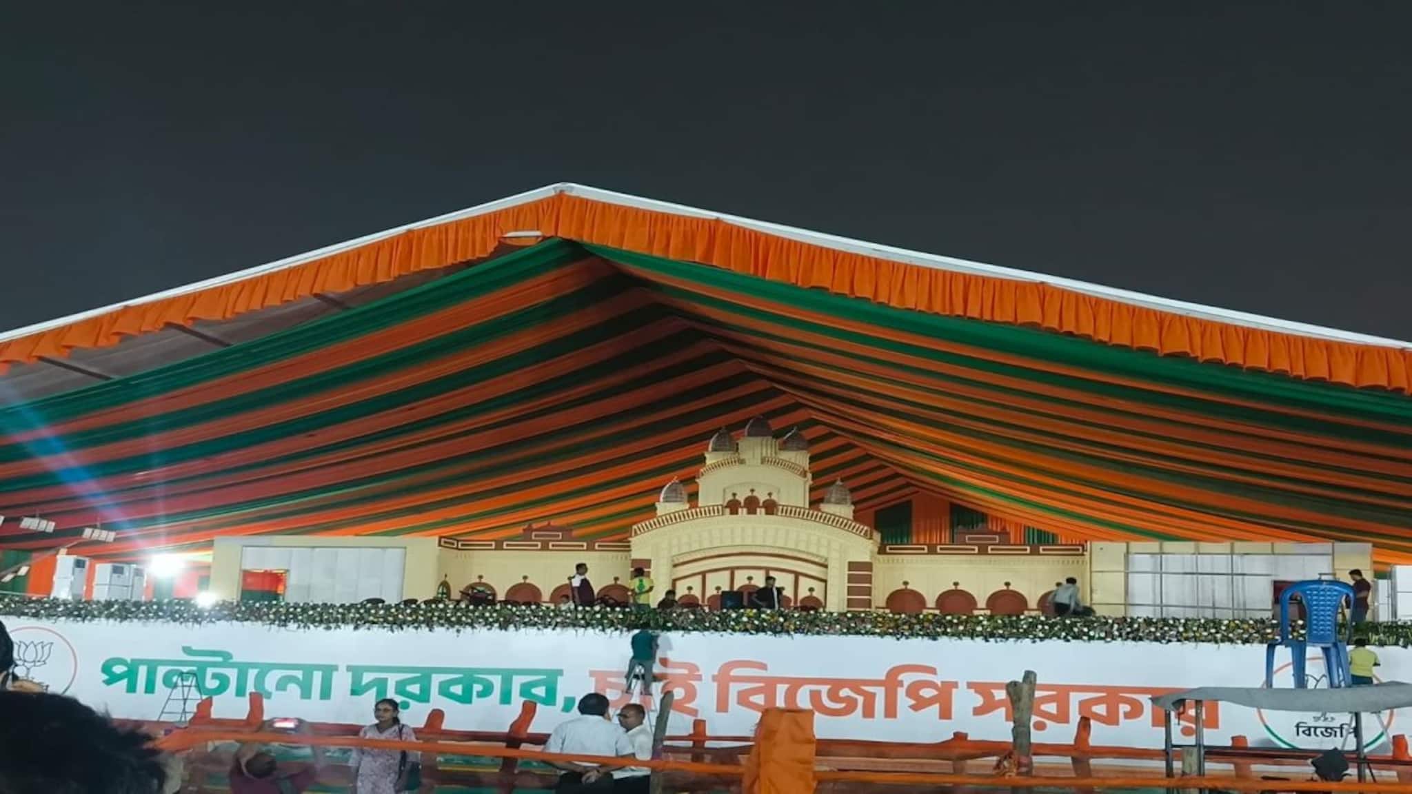 দক্ষিণেশ্বর মন্দিরের আদলে মোদির মঞ্চ! পদ্ম-শিবিরের হাইভোল্টেজ ব্রিগেডে এবার নিখাদ ‘বাঙালি’ ছোঁয়া