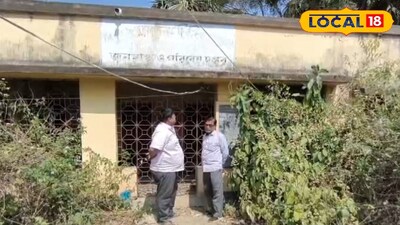 আগাছায় ঢেকেছে সিজগ্রাম দাতব্য চিকিৎসালয়