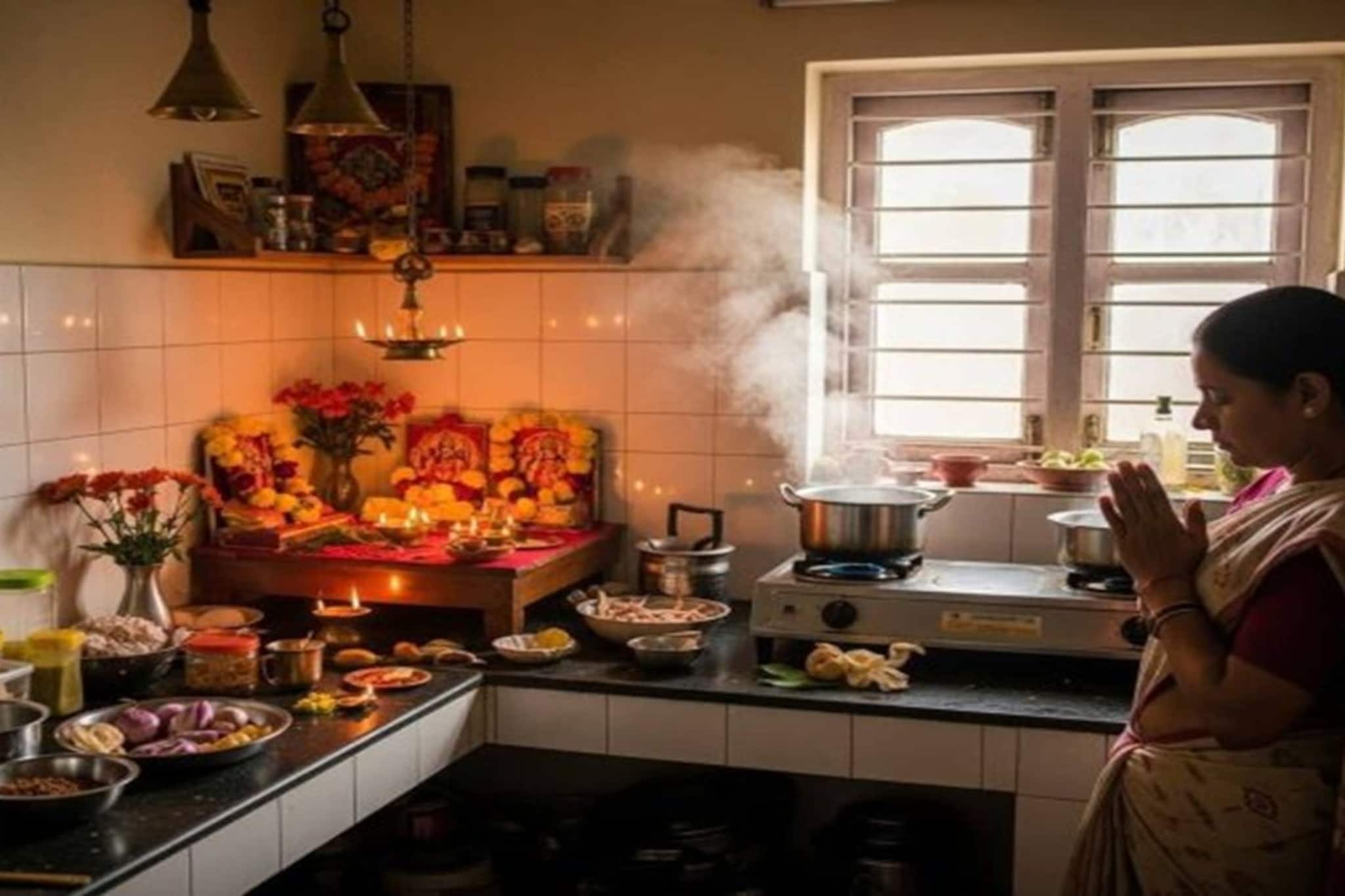 রান্নাঘরে পুজো করা ঠিক নাকি ভুল? বাস্তু শাস্ত্রের উত্তর শুনে চমকে যাবেন!