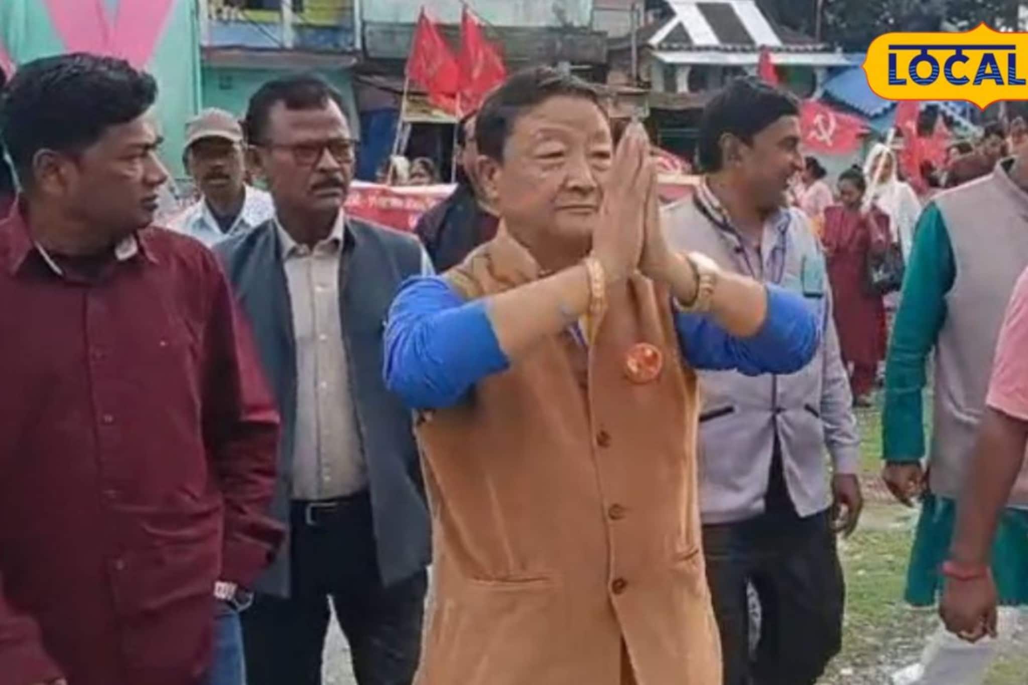 টিকিট পেতেই সোজা চা বাগানে! হারানো জমি ফিরে পেতে মরিয়া আরএসপি প্রার্থী