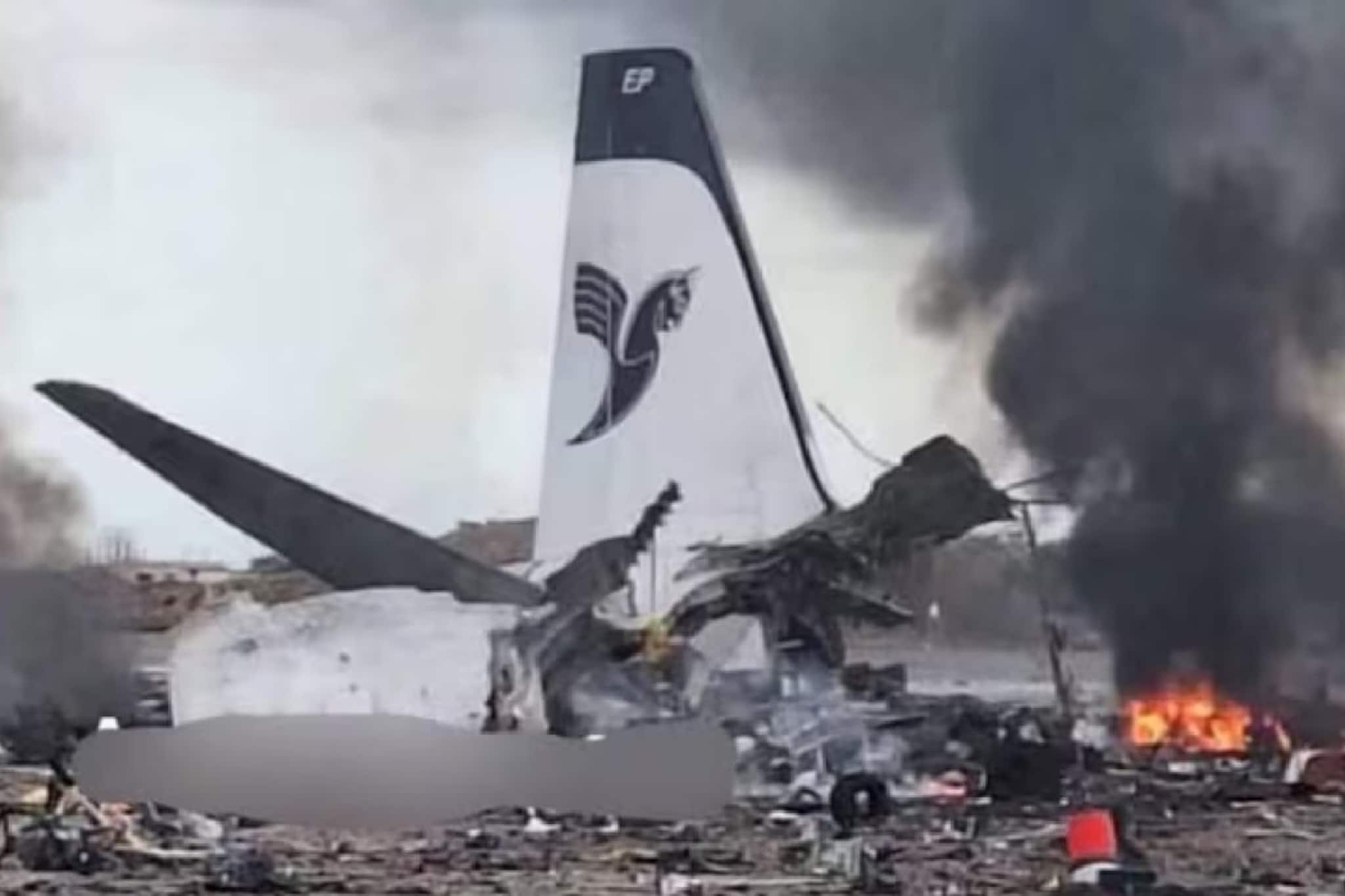 ধ্বংস হয়ে গেল যাত্রীবাহী বিমান! ইরানের বিমানবন্দরে মার্কিন-ইজরায়েলি হামলার ছবি প্রকাশ্যে!