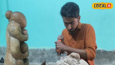 শিল্পকর্মে ব্যস্ত রঘুনাথপুরের যুবক সুবর্ণদ্বীপ গাঙ্গুলী