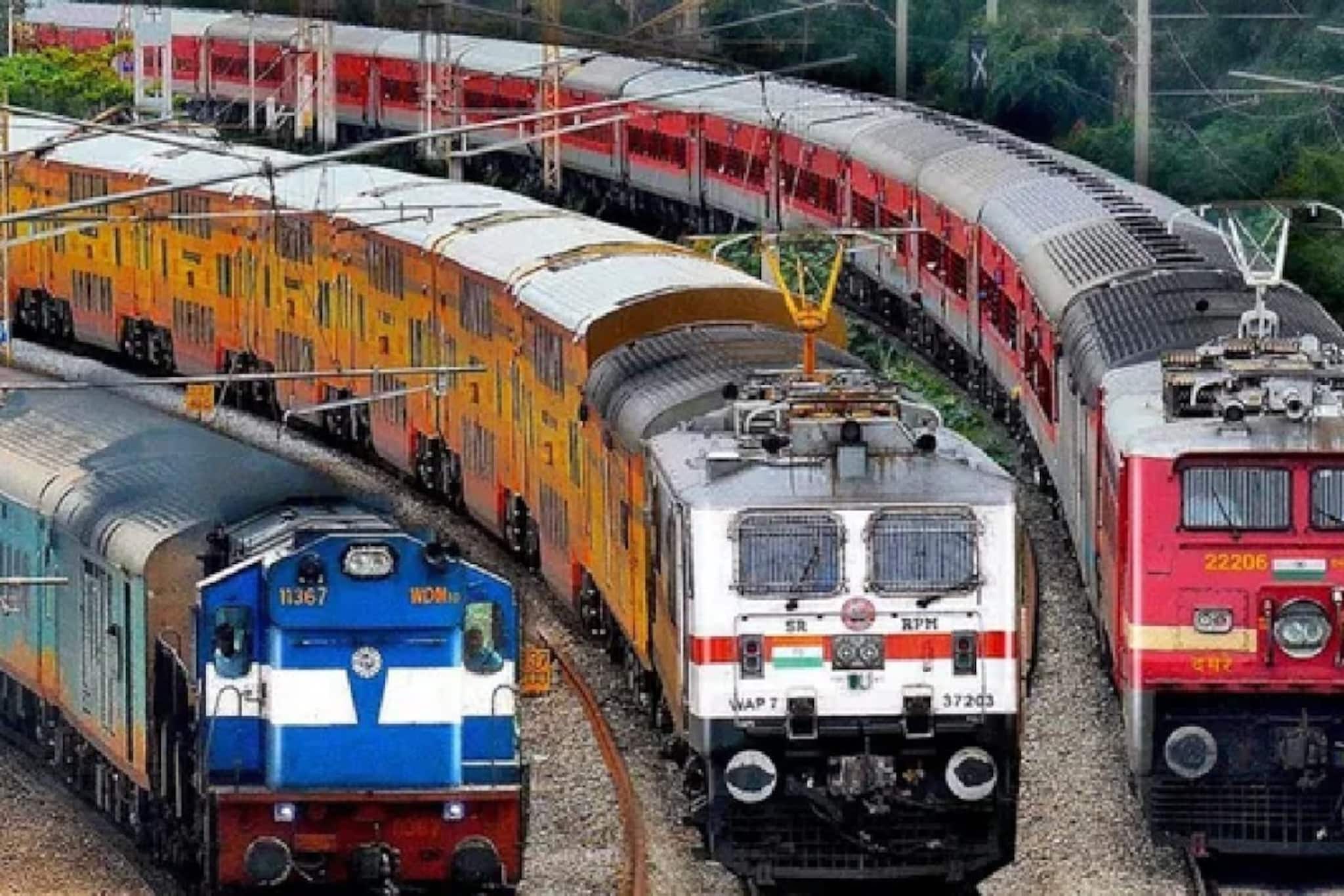 নেট জিরো লক্ষ্যে বড় পদক্ষেপ! ২,৬০০ স্টেশনে সৌর শক্তিকে কাজে লাগিয়ে যা করতে চলেছে ভারতীয় রেল...! 