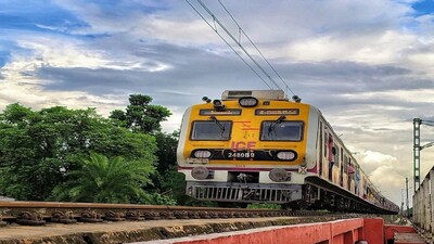 শহরতলির রেল যোগাযোগে বড় সিদ্ধান্ত! ১৩ স্টেশনে বাড়ল ইএমইউ লোকাল ট্রেনের স্টপেজ  