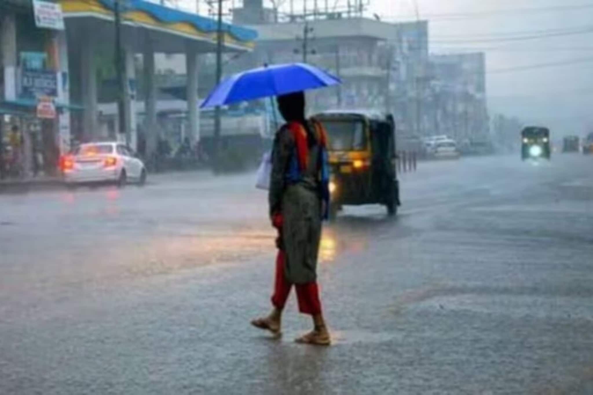 তুমুল দুর্যোগ বঙ্গে, বজ্রবিদ্যুৎ সহ ঝড়-বৃষ্টি এই এই জেলায় তুমুল দুর্যোগ বঙ্গে, বজ্রবিদ্যুৎ সহ ঝড়-বৃষ্টি এই এই জেলায়