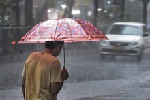 Weather Update Today: দক্ষিণবঙ্গের জেলায় জেলায় ঝড়-বৃষ্টি, কলকাতাতেও শিলাবৃষ্টি-কালবৈশাখীর সম্ভবনা