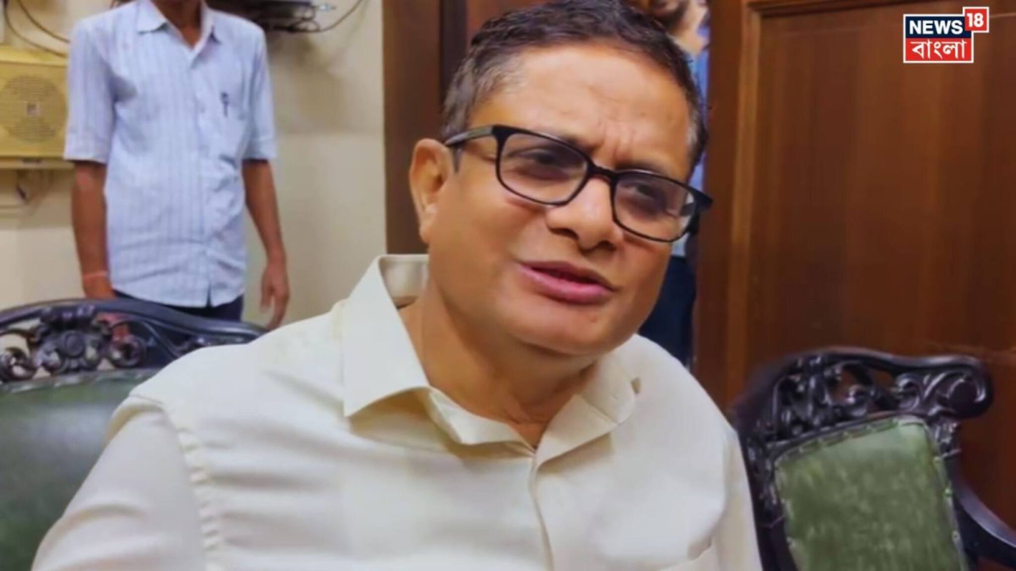 'আই ট্রাস্ট গড উইল নট গিভ মি...' রাজ্যসভার প্রার্থী হিসেবে মনোনয়ন জমা দিয়ে মাদার টেরিজাকে স্মরণ রাজীব কুমারের