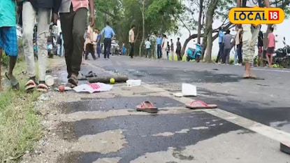 টোটো ও ডাম্পারের মুখোমুখি সংঘর্ষ টোটো ও ডাম্পারের মুখোমুখি সংঘর্ষ