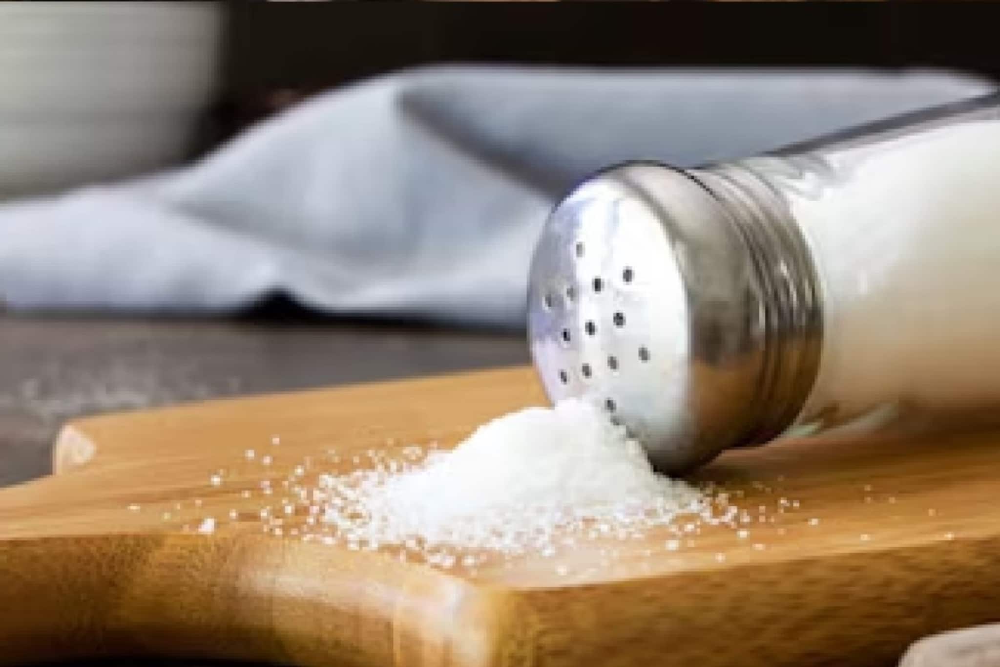 অতিরিক্ত লবণ খাচ্ছেন? হার্টে হয়ে চলেছে এইগুলো! বিশেষজ্ঞরা ব্যাখ্যা করছেন কোন গোপন ঝুঁকি? জেনে নিন অতিরিক্ত লবণ খাচ্ছেন? হার্টে হয়ে চলেছে এইগুলো! বিশেষজ্ঞরা ব্যাখ্যা করছেন কোন গোপন ঝুঁকি? জেনে নিন