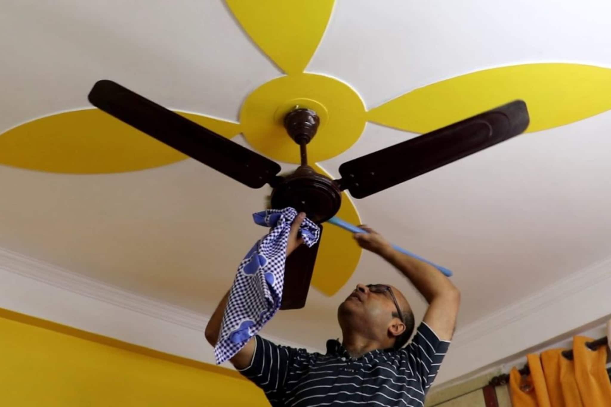 ফ্যানের ব্লেডে ময়লার 'লেয়ার'...! তুড়িতে হবে 'ঝকঝকে-তকতকে', শিখে নিন 'পাঁচ' মোক্ষম টেকনিক!