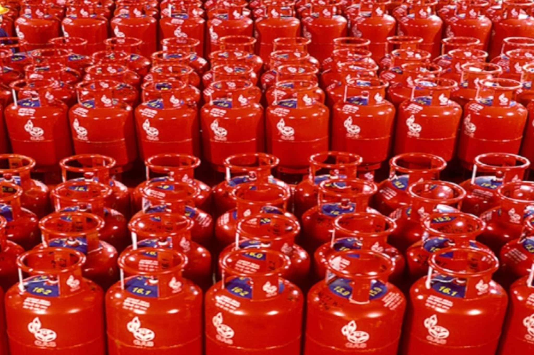 '১৪.২' কেজির গ্যাস সিলিন্ডারে Extra '২০০ গ্রাম' কেন থাকে জানেন...? জানুন আসল 'কারণ'! '১৪.২' কেজির গ্যাস সিলিন্ডারে Extra '২০০ গ্রাম' কেন থাকে জানেন...? জানুন আসল 'কারণ'!