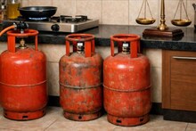 LPG : সিলিন্ডার ভর্তি নাকি খালি? এক মিনিট লাগবে বুঝে নিতে! দেখুন এই ভিডিও, গ্যাসের আকালের সময় ভাইরাল পোস্ট