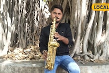 Purulia Saxophone Player: বিয়েবাড়ি, অন্নপ্রাশন...! আবেগে ভাসছে শ্রোতারা, স্যাক্সোফোনে বাজছে মন মাতানো সুর, ডেকে ডেকে নিয়ে যাচ্ছে পুরুলিয়ার এই যুবককে