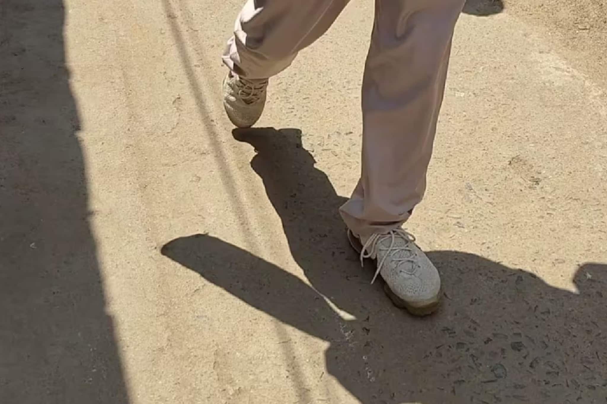 প্রচারে বেরিয়ে হাঁটছেন মাইলের পর মাইল! ফিট থাকতে কোন জুতো বেছে নেন প্রার্থীরা? জানাচ্ছেন বিশেষজ্ঞ প্রচারে বেরিয়ে হাঁটছেন মাইলের পর মাইল! ফিট থাকতে কোন জুতো বেছে নেন প্রার্থীরা? জানাচ্ছেন বিশেষজ্ঞ