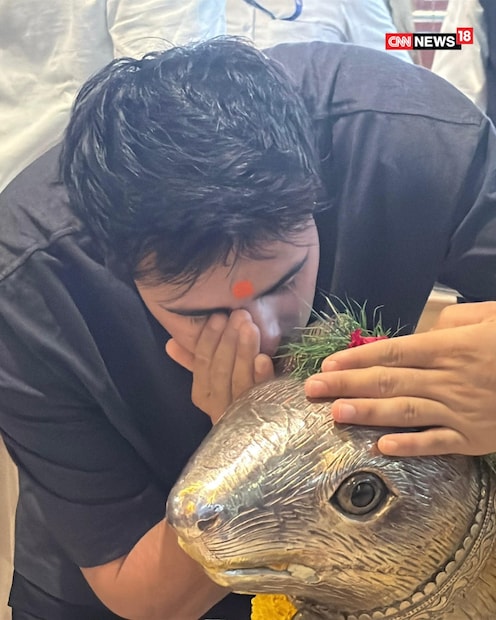 রাত পোহালেই মুম্বইয়ের ওয়াংখেড়েতে ভারত-ইংল্যান্ড মহারণ। এই ম্যাচের মাধ্যমেই বিশ্বকাপের ফাইনালিস্ট নির্ধারিত হবে। রাত পোহালেই মুম্বইয়ের ওয়াংখেড়েতে ভারত-ইংল্যান্ড মহারণ। এই ম্যাচের মাধ্যমেই বিশ্বকাপের ফাইনালিস্ট নির্ধারিত হবে।