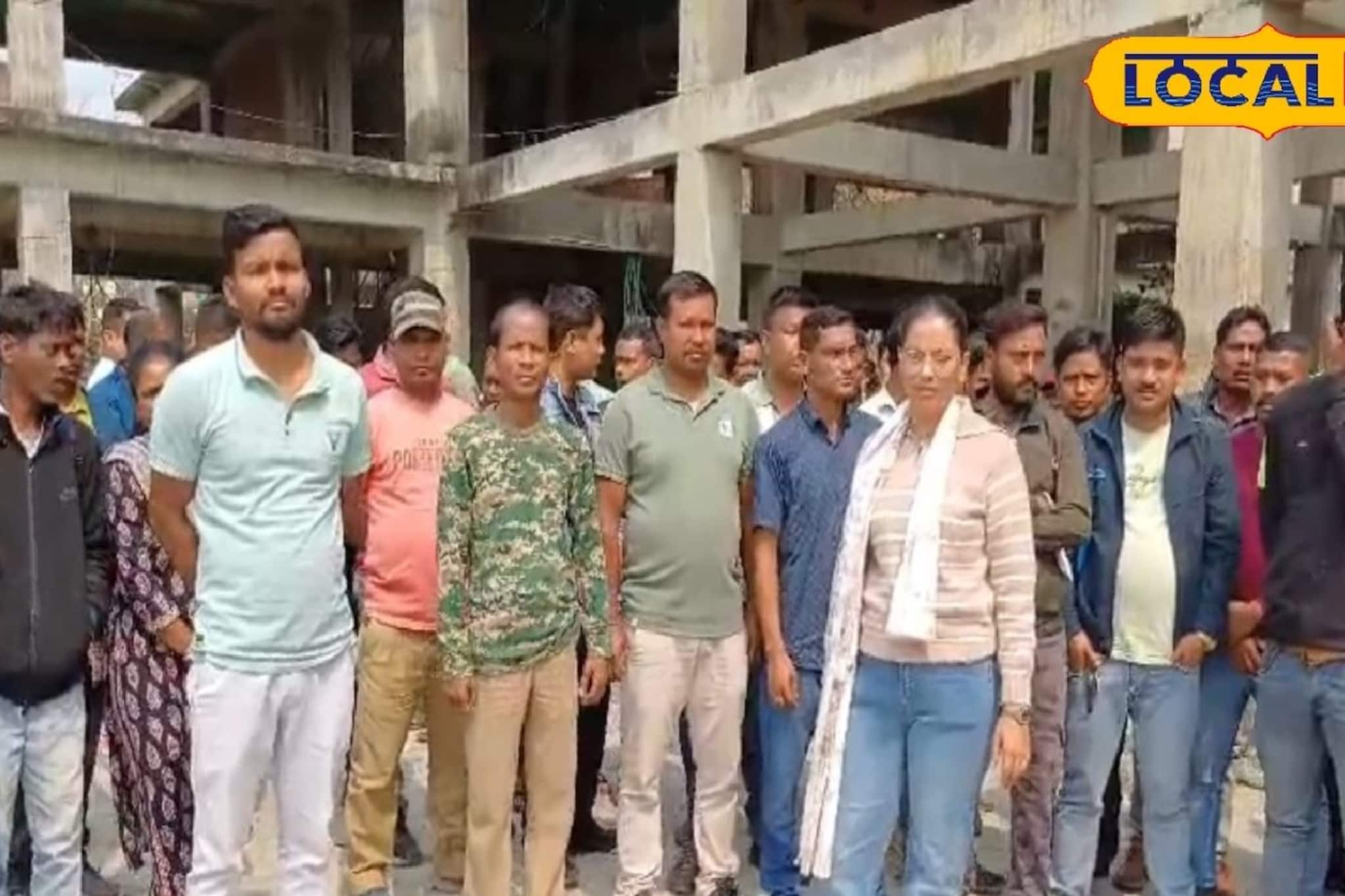 টানা দু’দিন ধর্না বৈকুণ্ঠপুর বিভাগে, নানা দাবিতে রণংদেহি মেজাজে ২০০ বনকর্মী! থমকে বহু কাজ টানা দু’দিন ধর্না বৈকুণ্ঠপুর বিভাগে, নানা দাবিতে রণংদেহি মেজাজে ২০০ বনকর্মী! থমকে বহু কাজ