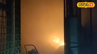 কারখানার গোডাউনে আগুন, দমকলের ঘণ্টাখানেকের চেষ্টায় নিয়ন্ত্রণে