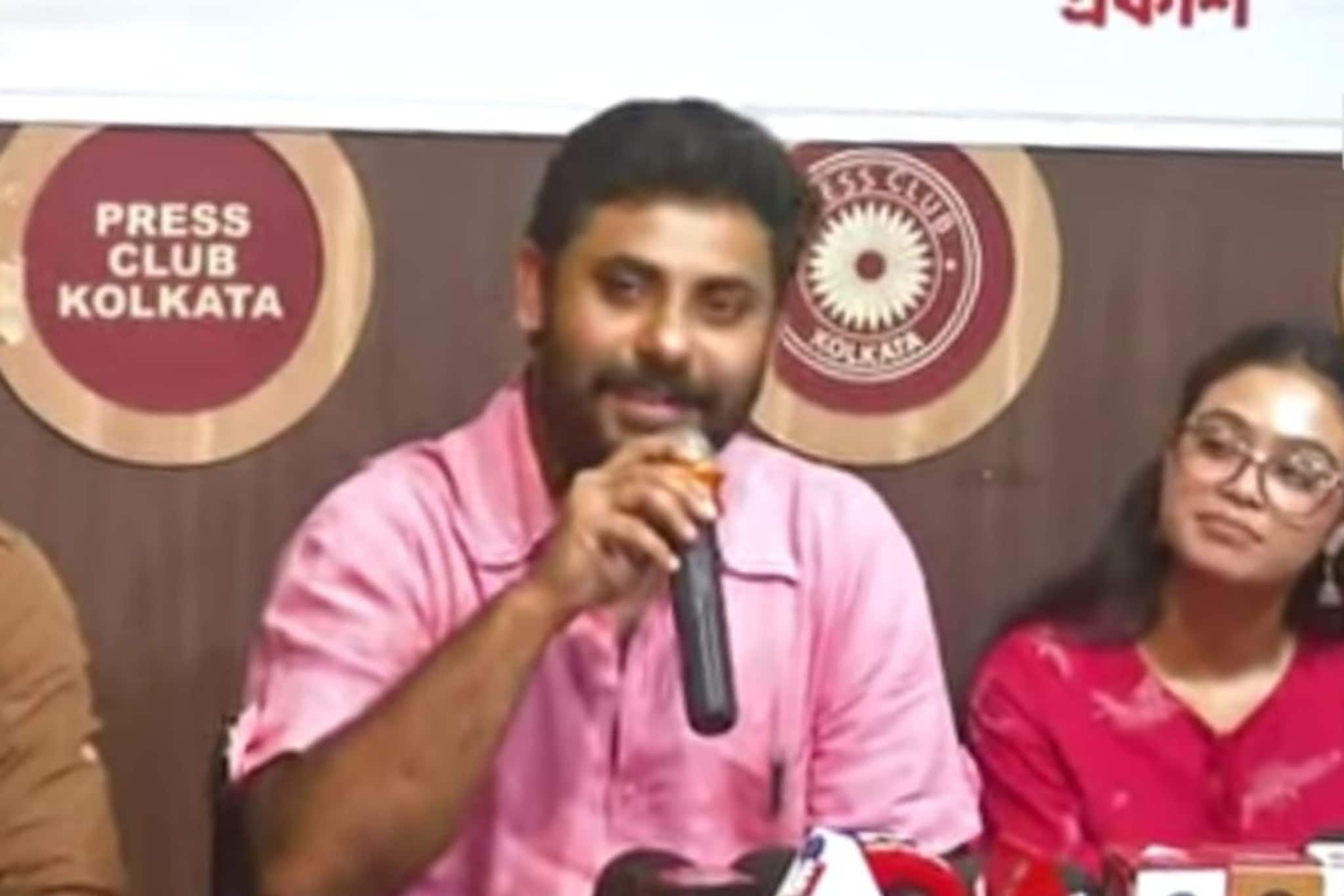 'বুকভরা আবেগ, মনে অনেক ইচ্ছে নিয়ে শুরু...' ভোটের মুখে পরিযায়ীদের নিয়ে ৫০০ মাইলের সুরে সৃজনের গান, গাইলেন আরাত্রিকা 'বুকভরা আবেগ, মনে অনেক ইচ্ছে নিয়ে শুরু...' ভোটের মুখে পরিযায়ীদের নিয়ে ৫০০ মাইলের সুরে সৃজনের গান, গাইলেন আরাত্রিকা