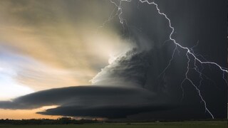 চোখ রাঙাচ্ছে আবহাওয়া।