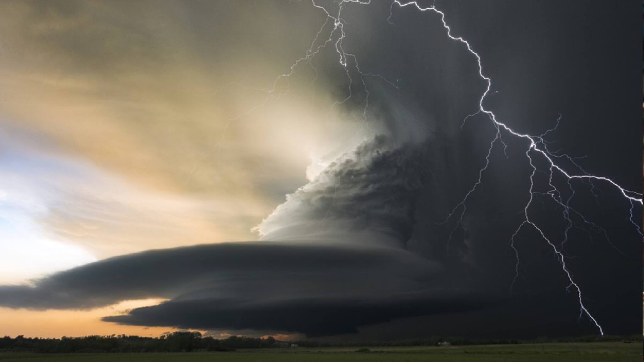 Weather Update : বড় বিপর্যয় আসছে! ১০০০ কিমি জুড়ে চোখ রাঙাচ্ছে ঘূর্ণাবর্ত! প্রকৃতির ভয়ঙ্কর রোষের মুখে ভারত-পাকিস্তান!