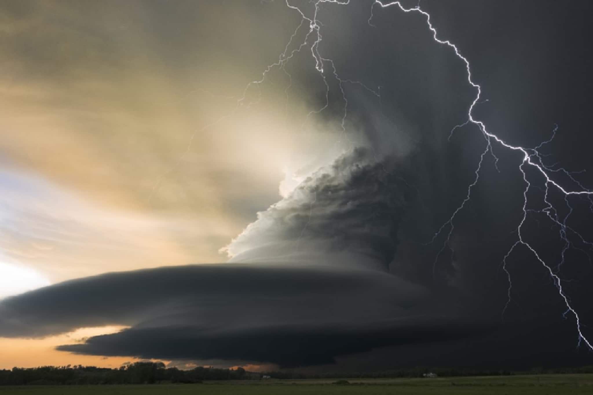 ১০০০ কিমি জুড়ে চোখ রাঙাচ্ছে ঘূর্ণাবর্ত! প্রকৃতির ভয়ঙ্কর রোষের মুখে ভারত-পাকিস্তান! ১০০০ কিমি জুড়ে চোখ রাঙাচ্ছে ঘূর্ণাবর্ত! প্রকৃতির ভয়ঙ্কর রোষের মুখে ভারত-পাকিস্তান!