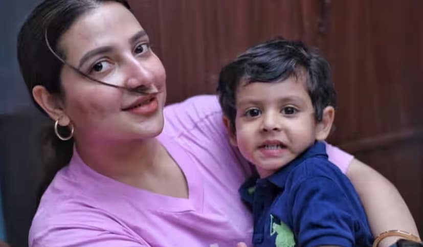 পূর্ব বর্ধমান: মধ্যপ্রাচ্যের উত্তপ্ত পরিস্থিতি,ইরান ও ইজরায়েলের মধ্যে ক্রমবর্ধমান সংঘাতের জেরে মধ্যপ্রাচ্যের আকাশ এখন বারুদের গন্ধে ভারী। এরই মধ্যে ছেলেকে নিয়ে দুবাই-এ আটকে টলিউড অভিনেত্রী। ( সায়নী সরকার) পূর্ব বর্ধমান: মধ্যপ্রাচ্যের উত্তপ্ত পরিস্থিতি,ইরান ও ইজরায়েলের মধ্যে ক্রমবর্ধমান সংঘাতের জেরে মধ্যপ্রাচ্যের আকাশ এখন বারুদের গন্ধে ভারী। এরই মধ্যে ছেলেকে নিয়ে দুবাই-এ আটকে টলিউড অভিনেত্রী। ( সায়নী সরকার)