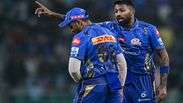 মরশুমের শুরুতেই মুম্বই ক্যাম্পে অসভ্যতা! টিম লিস্ট নিয়ে তুলকালাম কোন অঙ্কে সূ্র্যকুমারের নাম বাদ হার্দিকের