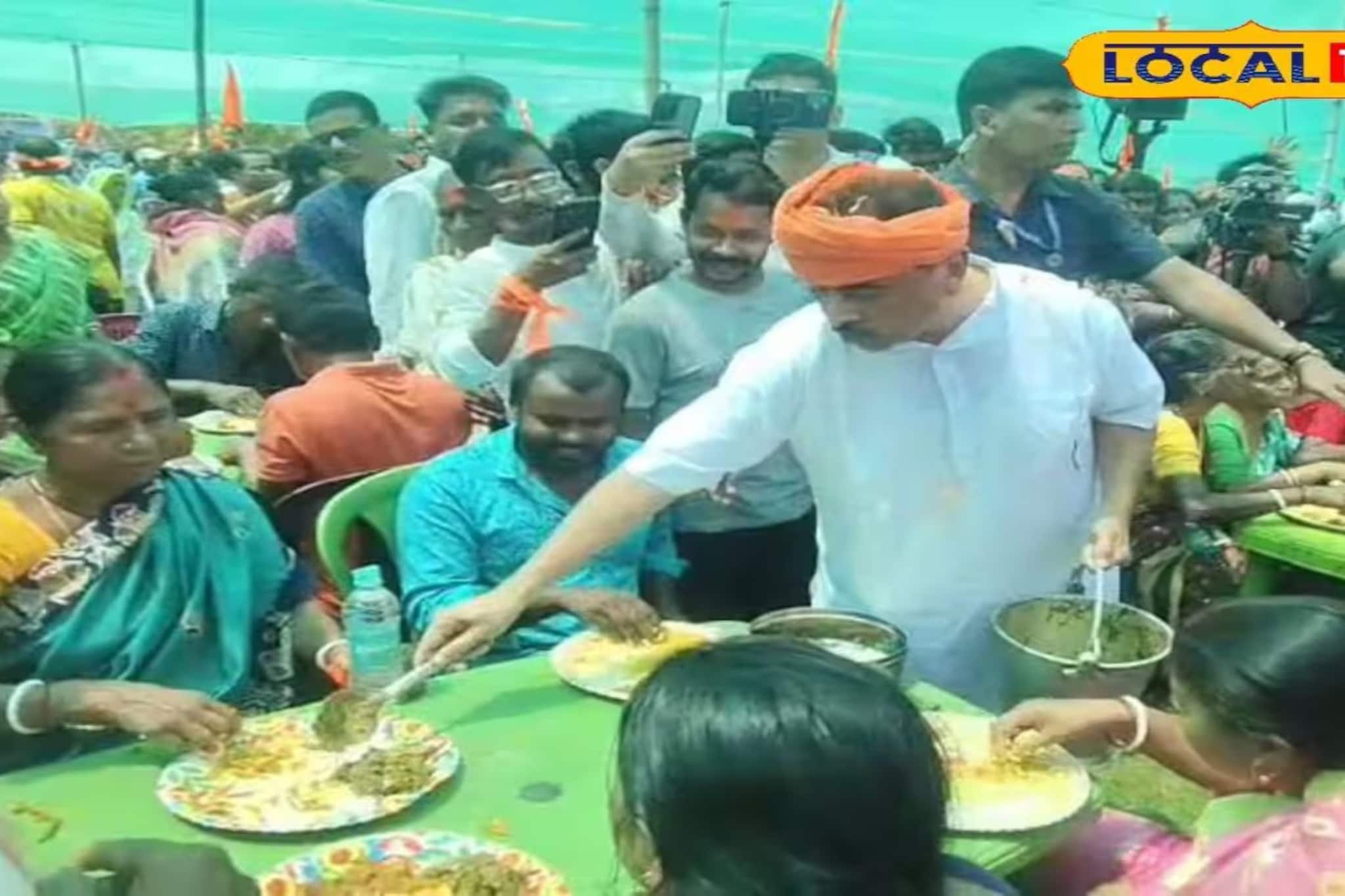 রামনবমীর শোভাযাত্রায় প্রসাদ বিতরণ, বালতি-হাতা নিয়ে নিজেই খাবার পরিবেশন করলেন শুভেন্দু