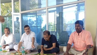 প্রচার শুরু করেই চমক শুভেন্দুর! দুপুরে কাদের সঙ্গে বসে মধ্যাহ্নভোজ সারলেন নন্দীগ্রামের BJP প্রার্থী জানেন? উঠে এল 'সেই' ইতিহাস! প্রচার শুরু করেই চমক শুভেন্দুর! দুপুরে কাদের সঙ্গে বসে মধ্যাহ্নভোজ সারলেন নন্দীগ্রামের BJP প্রার্থী জানেন? উঠে এল 'সেই' ইতিহাস!